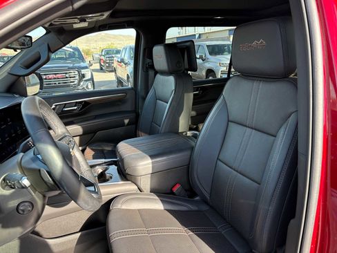 Used 2025 Chevrolet Suburban High Country AWD/4WD image 13