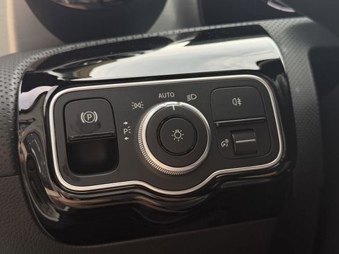 Used 2025 Mercedes-Benz CLA 250 4MATIC image 34