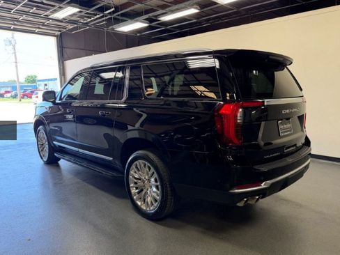 Used 2025 GMC Yukon XL Denali AWD/4WD image 7