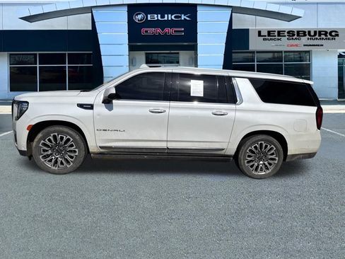 Used 2024 GMC Yukon XL Denali Ultimate AWD/4WD image 4