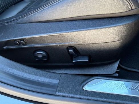 Used 2022 Alfa Romeo Giulia Veloce image 38