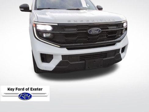 Used 2025 Ford Expedition Active AWD/4WD image 2
