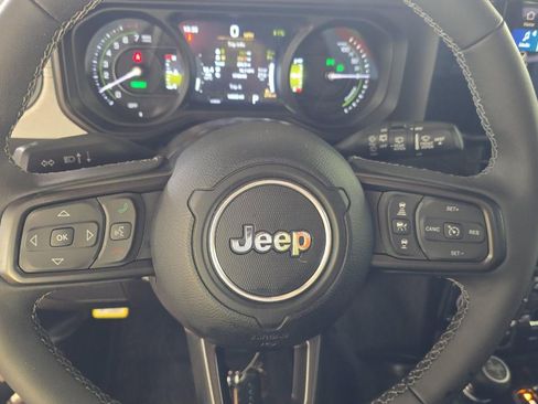 Used 2025 Jeep Wrangler Willys image 8
