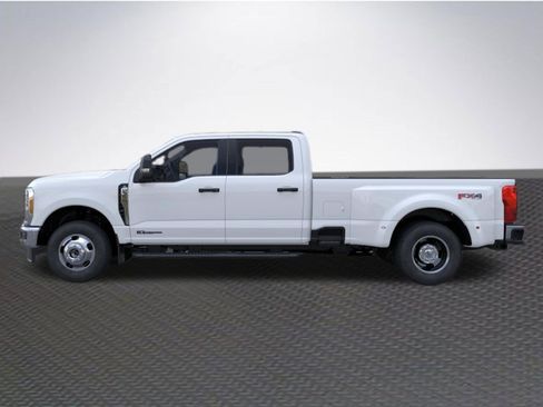 New 2026 Ford F350 4x4 Crew Cab DRW Super Duty image 3