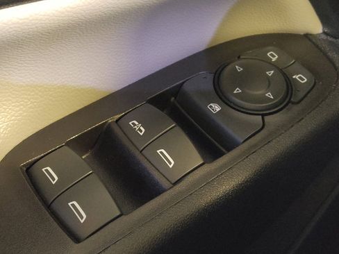 Used 2022 Chevrolet Equinox LS FWD image 27