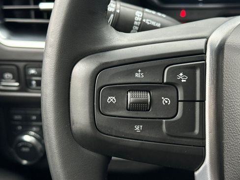 Used 2024 GMC Yukon XL SLE image 25