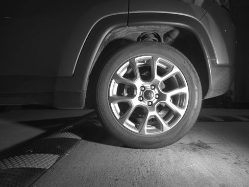 Used 2025 Jeep Compass Limited image 14