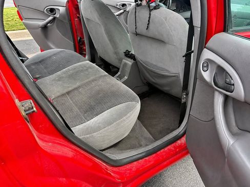 Used 2003 Ford Focus SE FWD image 13
