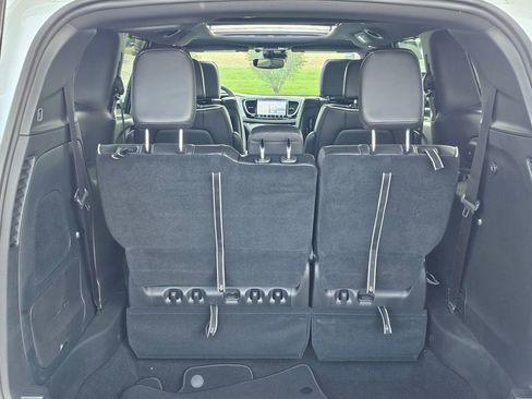 New 2026 Chrysler Pacifica Limited w/ Uconnect Theater Family Group image 31