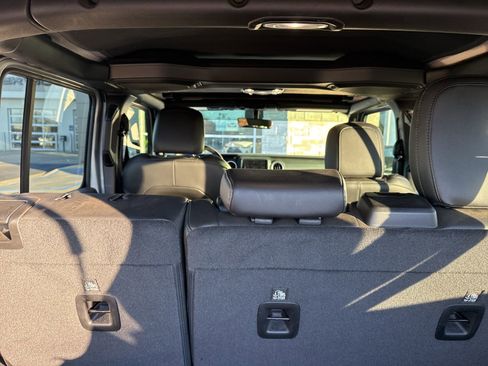 Used 2023 Jeep Wrangler Unlimited Sahara w/ Cold Weather Group image 10