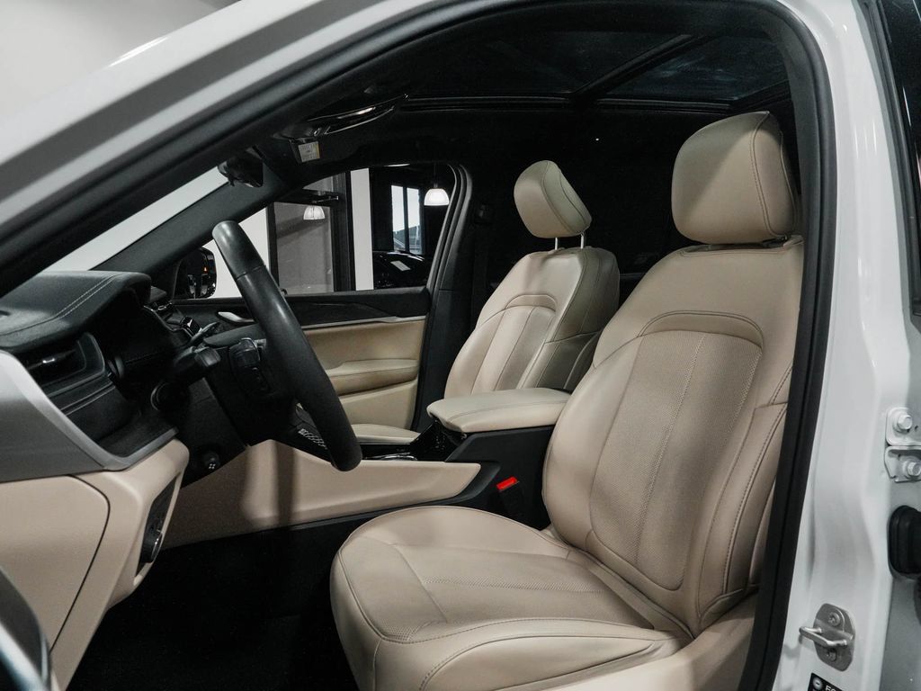 Used 2023 Jeep Grand Cherokee L Limited w/ Luxury Tech Group II AWD/4WD image 30