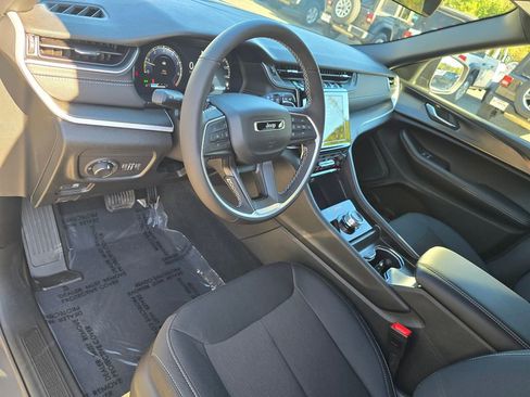 New 2025 Jeep Grand Cherokee Laredo X w/ Luxury Tech Group I image 25