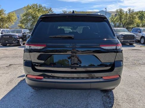 New 2026 Jeep Grand Cherokee Altitude image 5