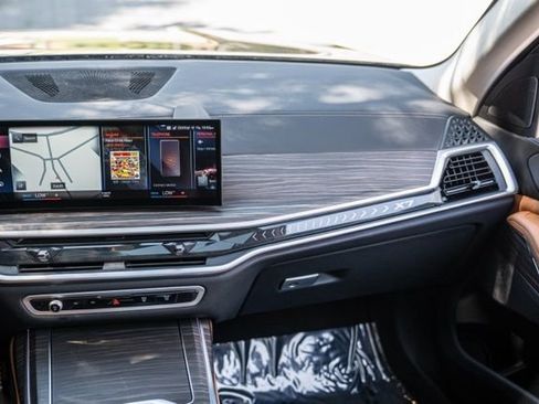 Used 2023 BMW X7 xDrive40i w/ Parking Assistance Package image 30