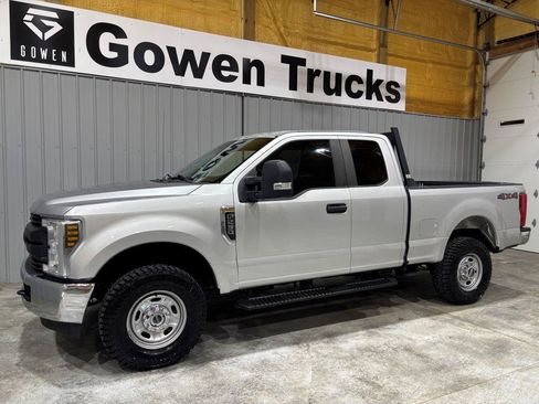 Used 2018 Ford F250 XL w/ Power Equipment Group AWD/4WD image 4