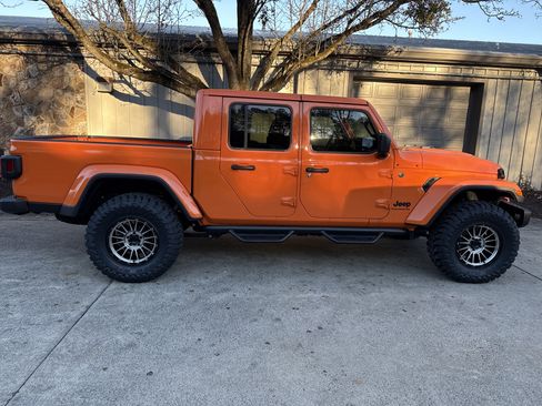 New 2025 Jeep Gladiator Sport image 9