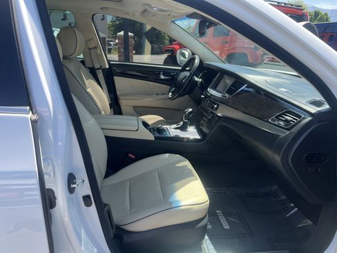 Used 2016 Hyundai Equus Signature RWD image 10