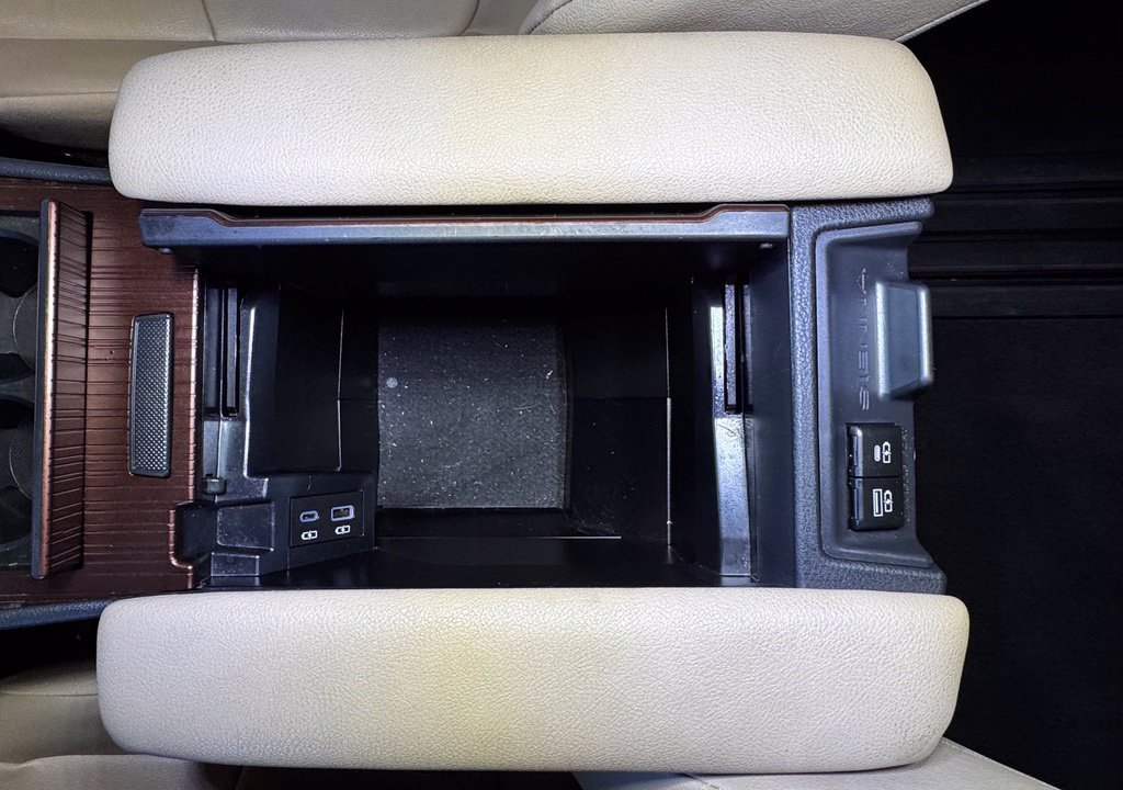 Certified 2024 Toyota Sienna XLE FWD image 34