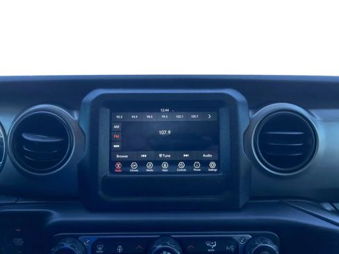 Used 2018 Jeep Wrangler Unlimited Sport S AWD/4WD image 24