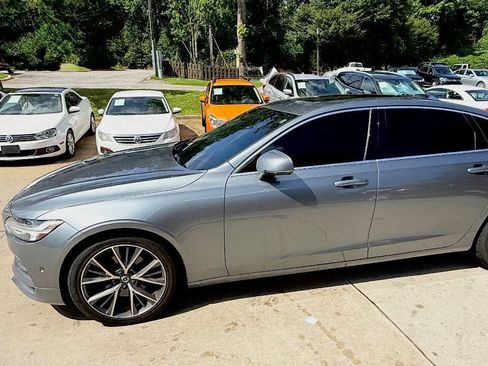 Used 2018 Volvo S90 T5 Momentum FWD image 4