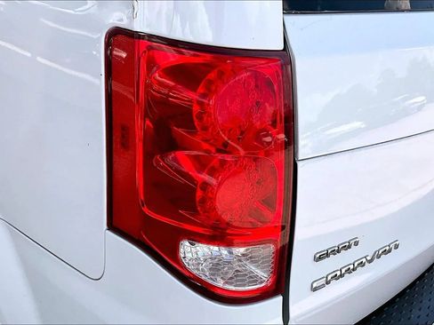 Used 2014 Dodge Grand Caravan SXT FWD image 19