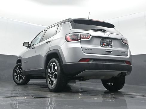 Certified 2022 Jeep Compass Limited image 31