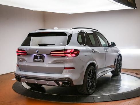Used 2024 BMW X5 xDrive40i w/ M Sport Package AWD/4WD image 7