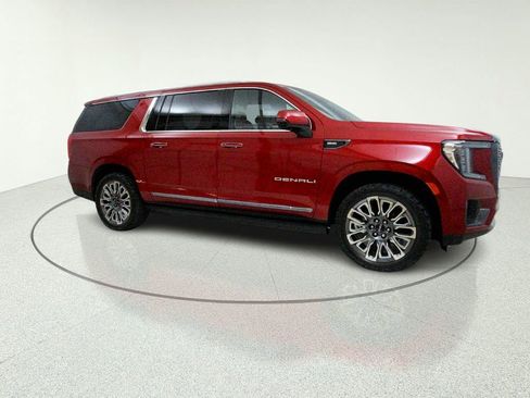 Used 2023 GMC Yukon XL Denali Ultimate AWD/4WD image 10