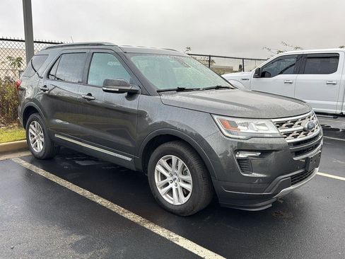 Used 2018 Ford Explorer XLT w/ Equipment Group 202A image 5