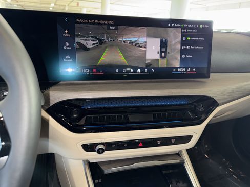 Certified 2025 BMW 330i Sedan w/ Convenience Package image 26