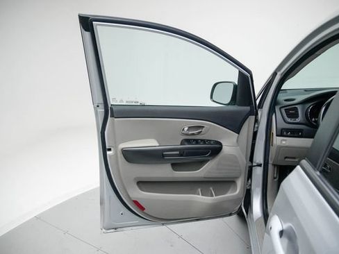 Used 2020 Kia Sedona EX FWD image 22