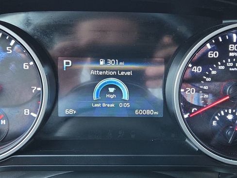 Used 2023 Kia Carnival LX image 25