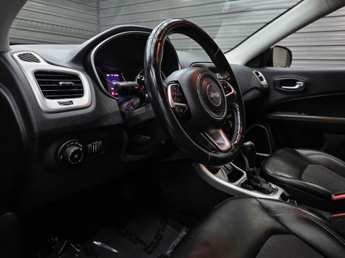 Used 2019 Jeep Compass Latitude w/ Cold Weather Group AWD/4WD image 10