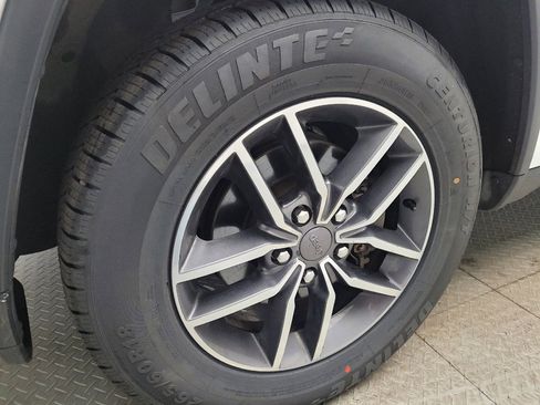 Used 2019 Jeep Grand Cherokee Limited AWD/4WD image 31