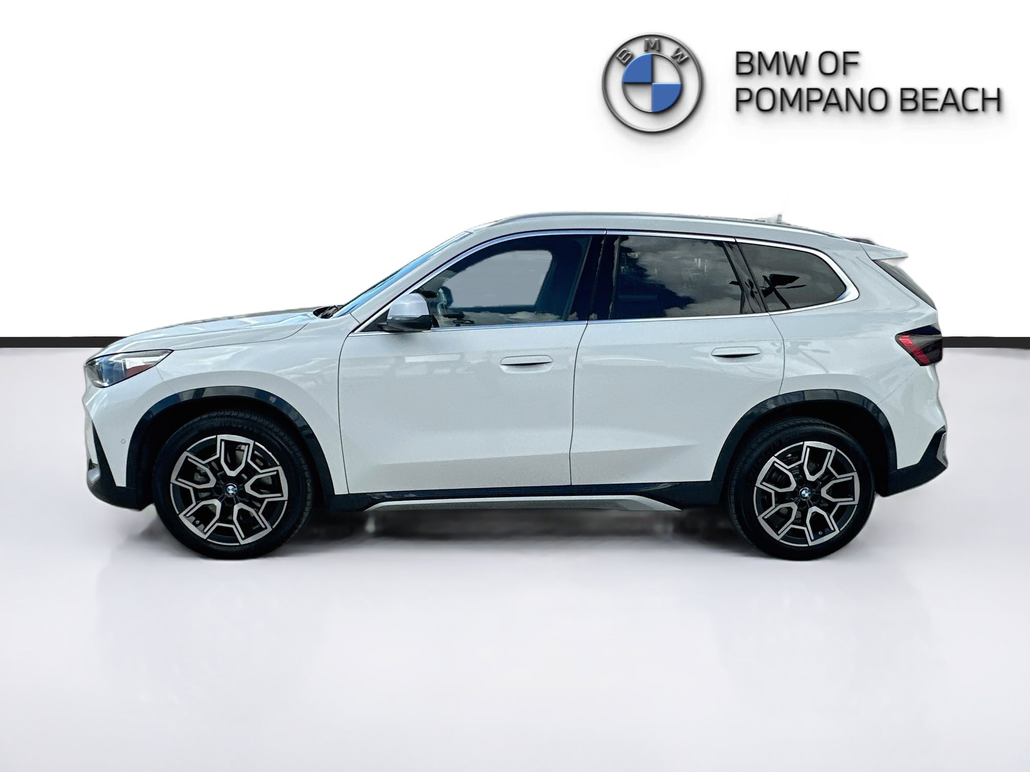 Used 2023 BMW X1 xDrive28i w/ Convenience Package AWD/4WD image 4