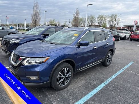 Used 2017 Nissan Rogue SL w/ SL Premium Package image 2