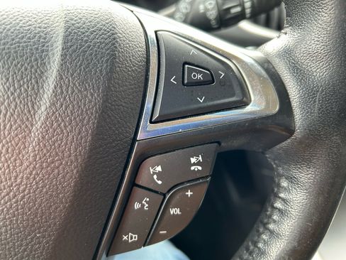 Used 2020 Ford Edge SEL image 19