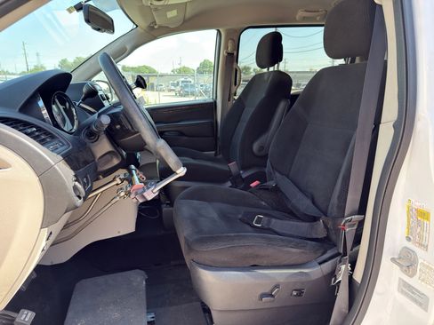 Used 2015 Dodge Grand Caravan SXT FWD image 17