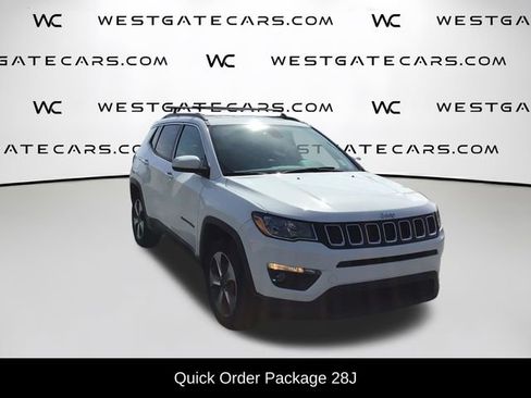 Used 2018 Jeep Compass Latitude w/ Popular Equipment Group FWD image 2