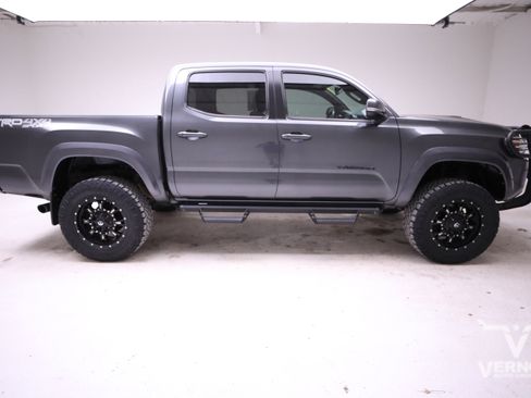 Used 2019 Toyota Tacoma TRD Sport image 6