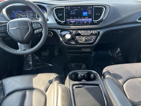 Used 2023 Chrysler Pacifica Touring-L w/ S Appearance Package AWD/4WD image 11