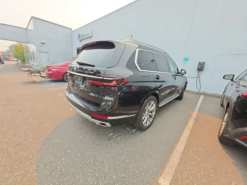 Used 2025 BMW X7 xDrive40i w/ Premium Package AWD/4WD image 7