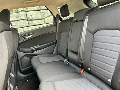 Used 2018 Ford Edge SE FWD image 9