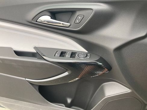 New 2026 Chevrolet Trax LT w/ LT Convenience Package FWD image 18
