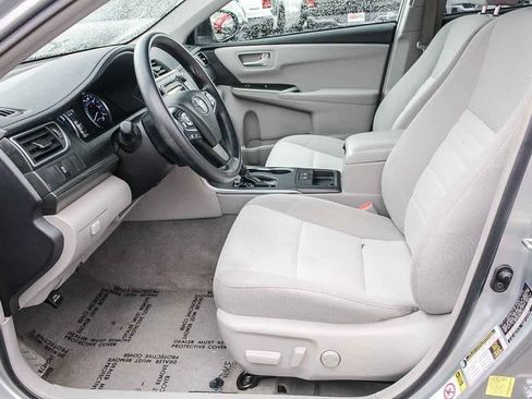 Used 2017 Toyota Camry LE image 18