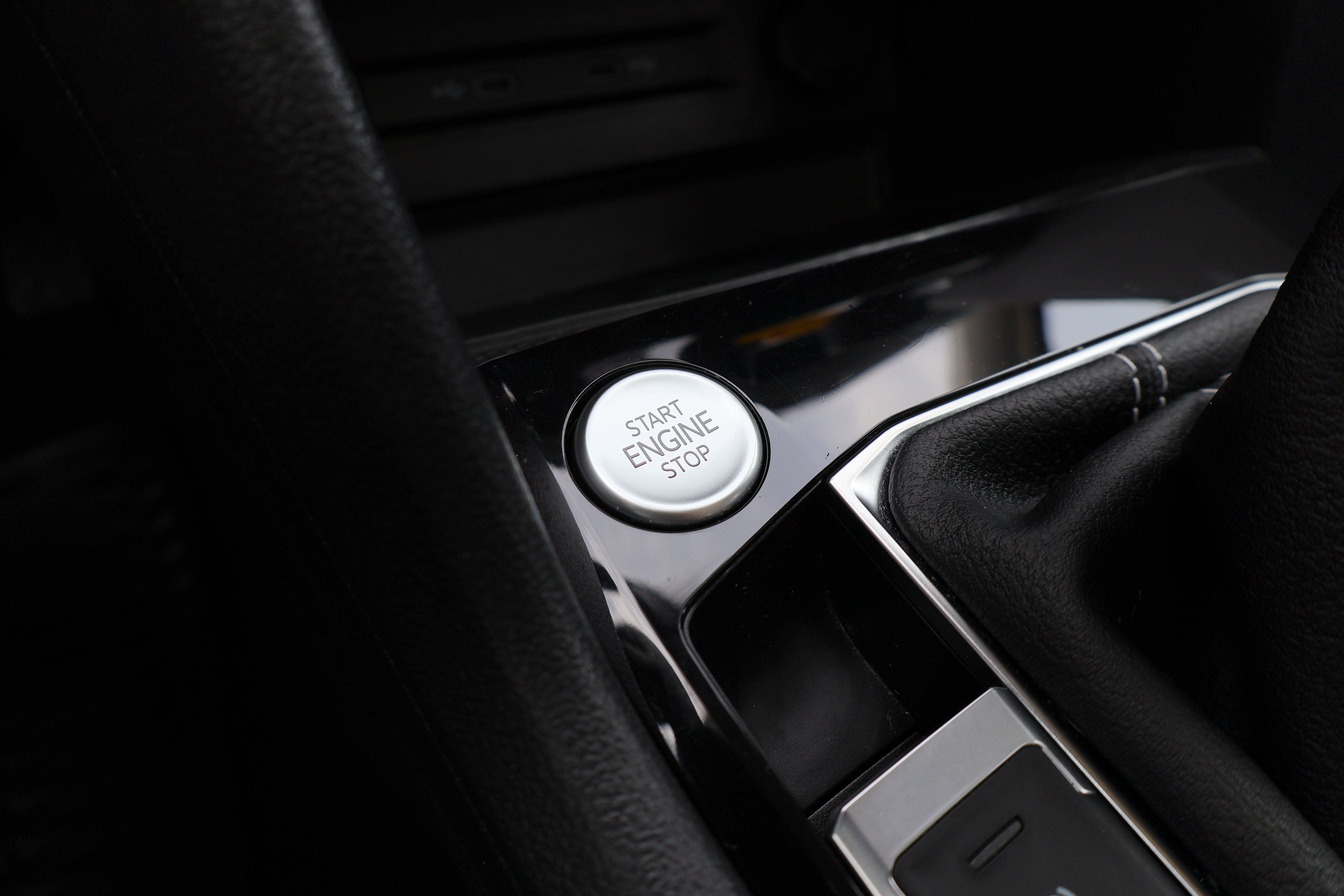Certified 2024 Volkswagen Taos SEL AWD/4WD image 20