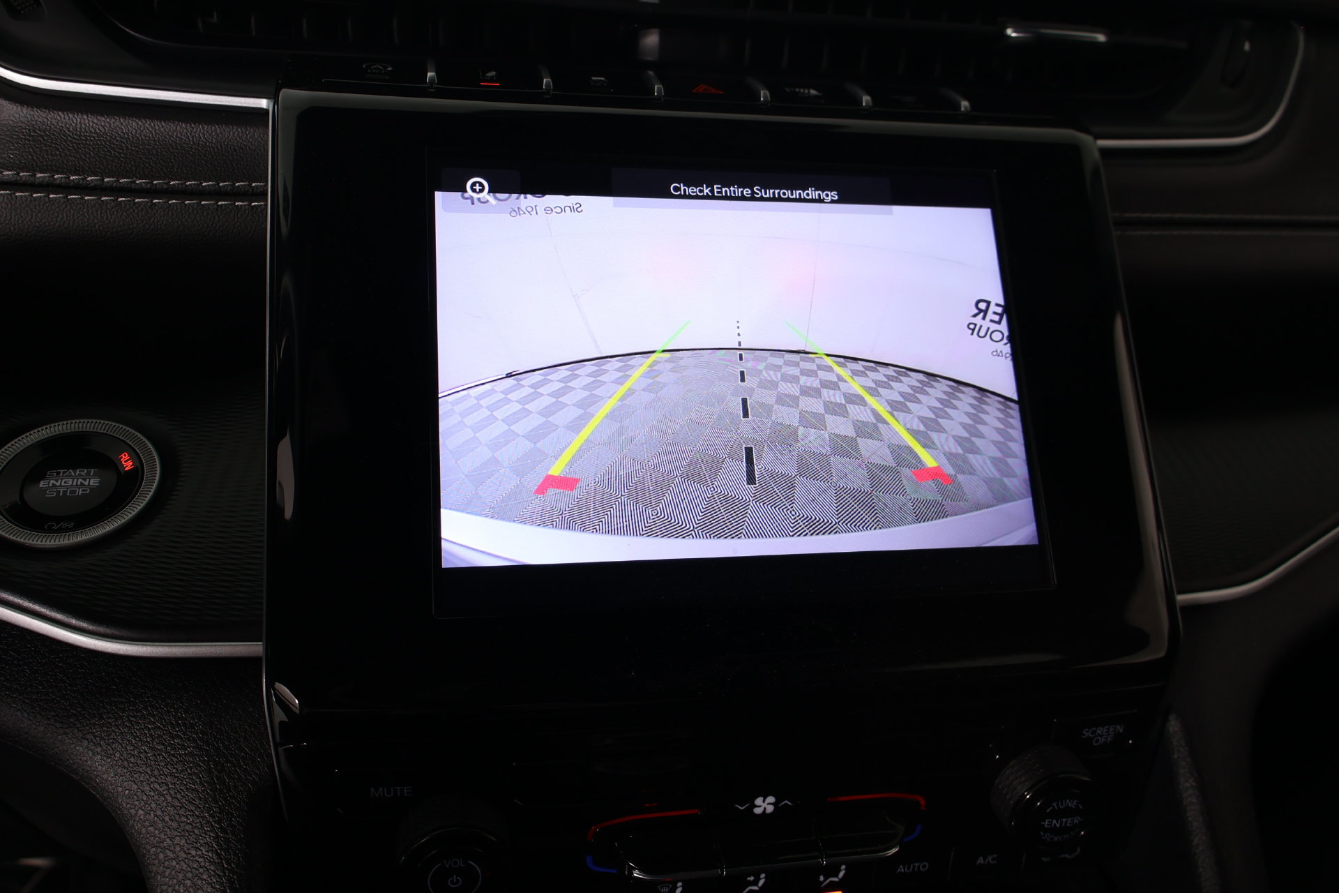 Used 2025 Jeep Grand Cherokee Laredo AWD/4WD image 6