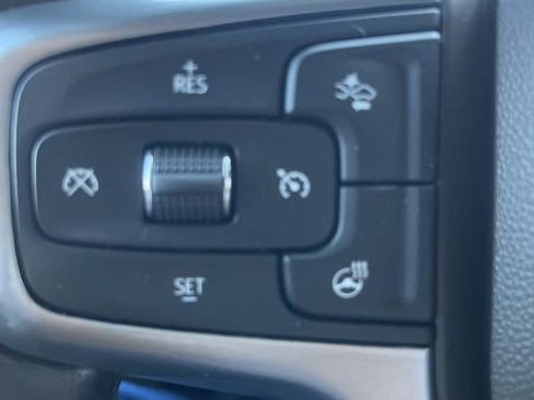 Used 2024 Chevrolet Suburban Z71 w/ Luxury Package image 21