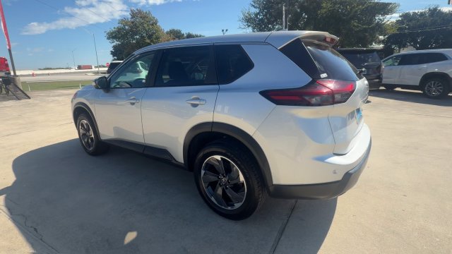 Used 2024 Nissan Rogue SV FWD image 6