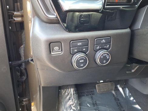 Used 2023 Chevrolet Silverado 1500 LT AWD/4WD image 20